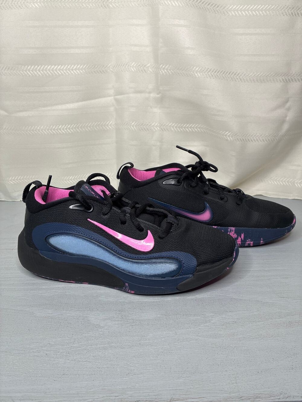 Nike IsoFly Big Kids Basketball Shoes Black Pink Size 5Y Pre-Owned